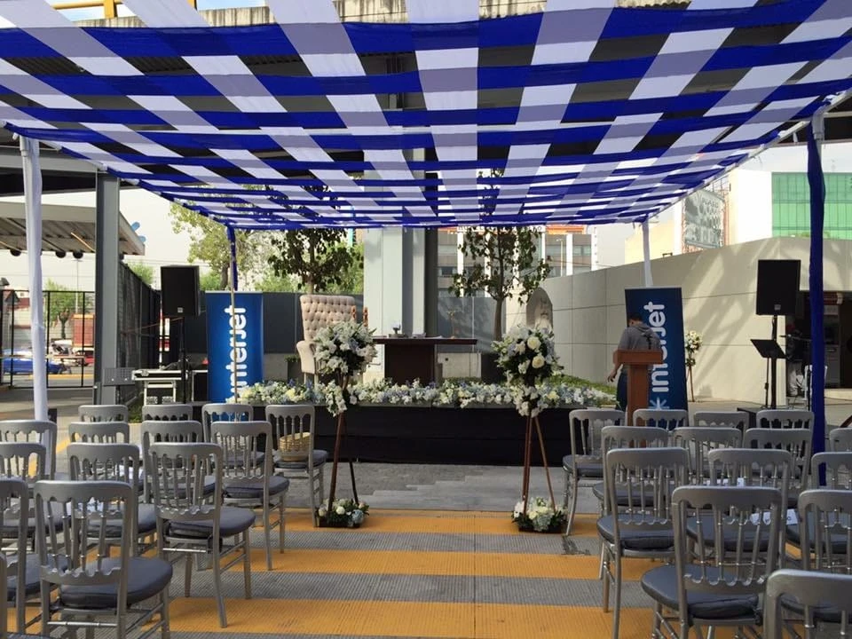 Carpa azul